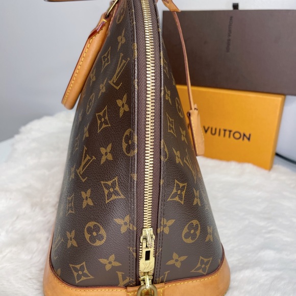 Louis Vuitton Alma Gm monogram Handbag - Picture 5 of 16